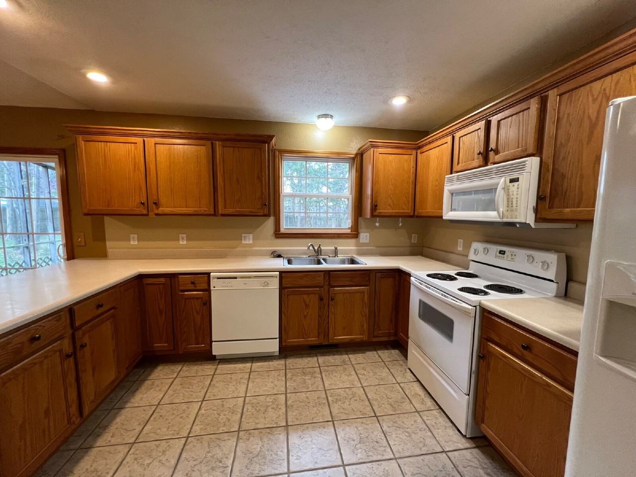 161 Shadowview Dr - Photo 7 of 32