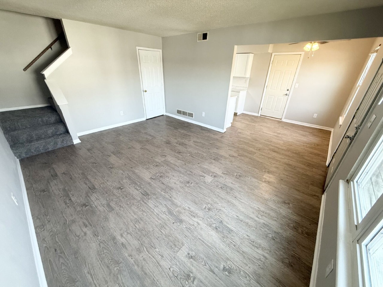 11008 Nw Crooked Rd Apt C - Photo 5 of 17