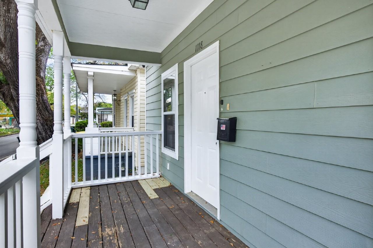 1118 Ne 36th St - Photo 3 of 29
