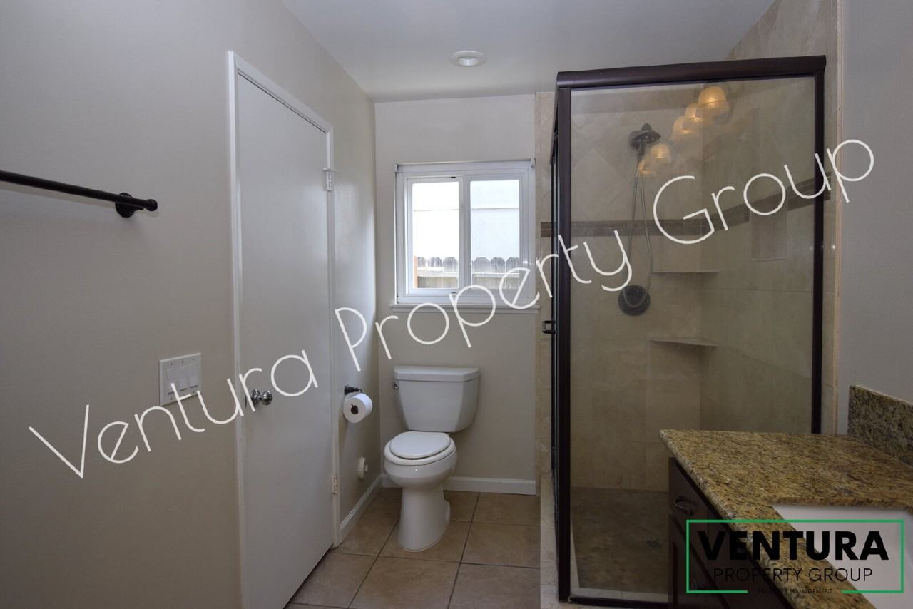 926 Burlington Ave - Photo 7 of 17