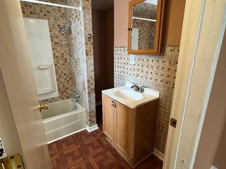 Floor1 208 1/2 E Cherry St - Photo 7 of 11