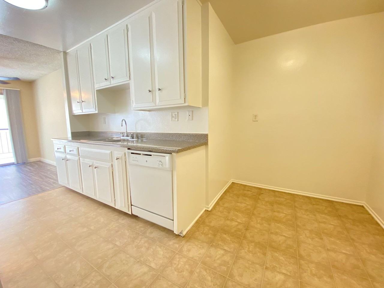 Burbank 12320, LP - Photo 7 of 45