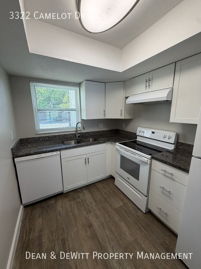 3322 Camelot Dr #C6 - Photo 4 of 12