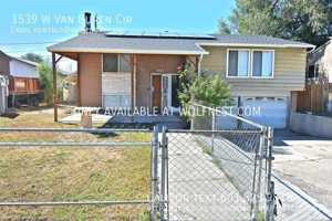 featured image of 1539 W Van Buren Cir