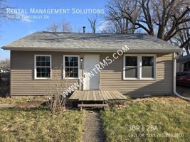 featured image of 940 Se Pinecrest Dr