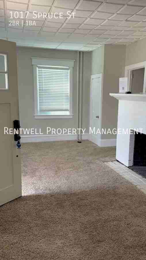 1017 Spruce St - Photo 2 of 12