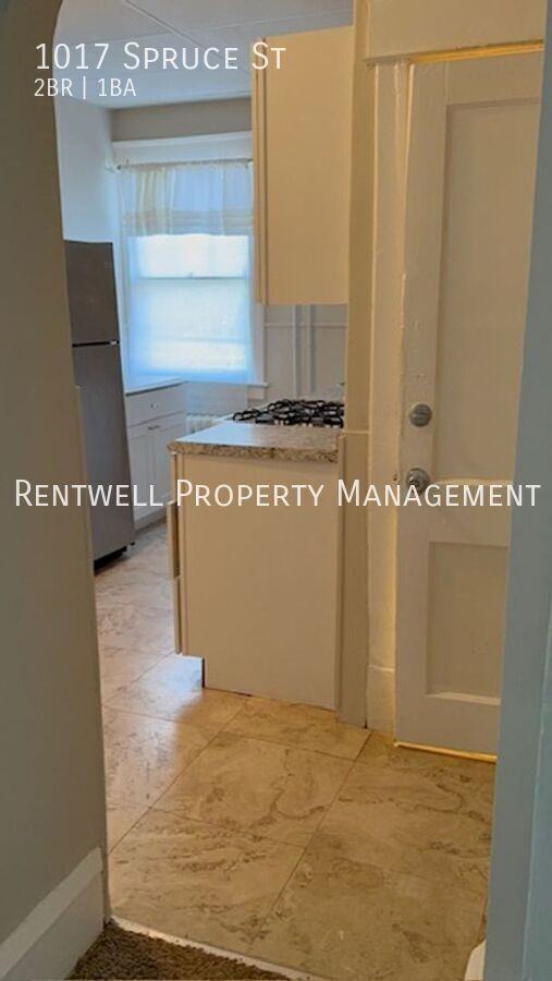 1017 Spruce St - Photo 6 of 12