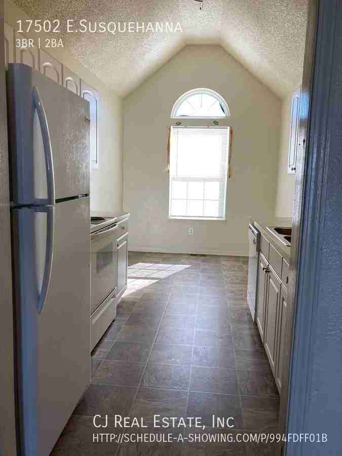 17502 E Susquehanna Dr - Photo 3 of 9