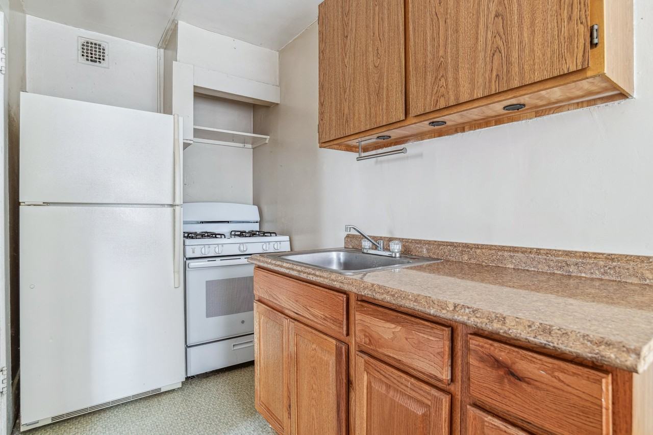 1212 N Corona St #5 - Photo 5 of 19