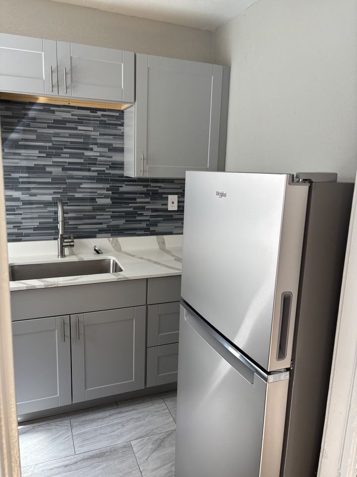 1115 N Logan St #106 - Photo 3 of 40