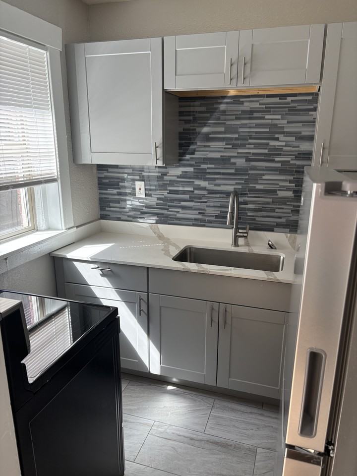 1115 N Logan St #106 - Photo 4 of 40
