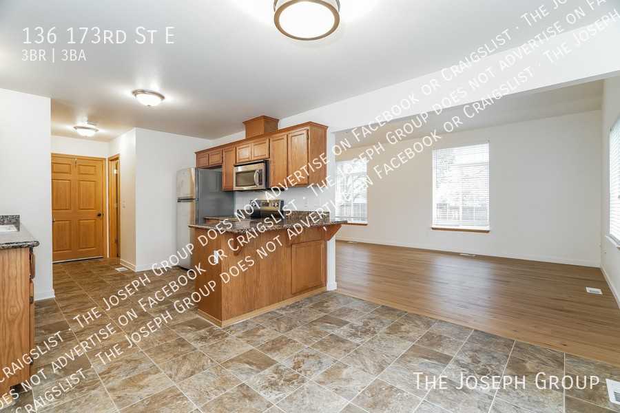 136 173rd St E - Photo 7 of 32