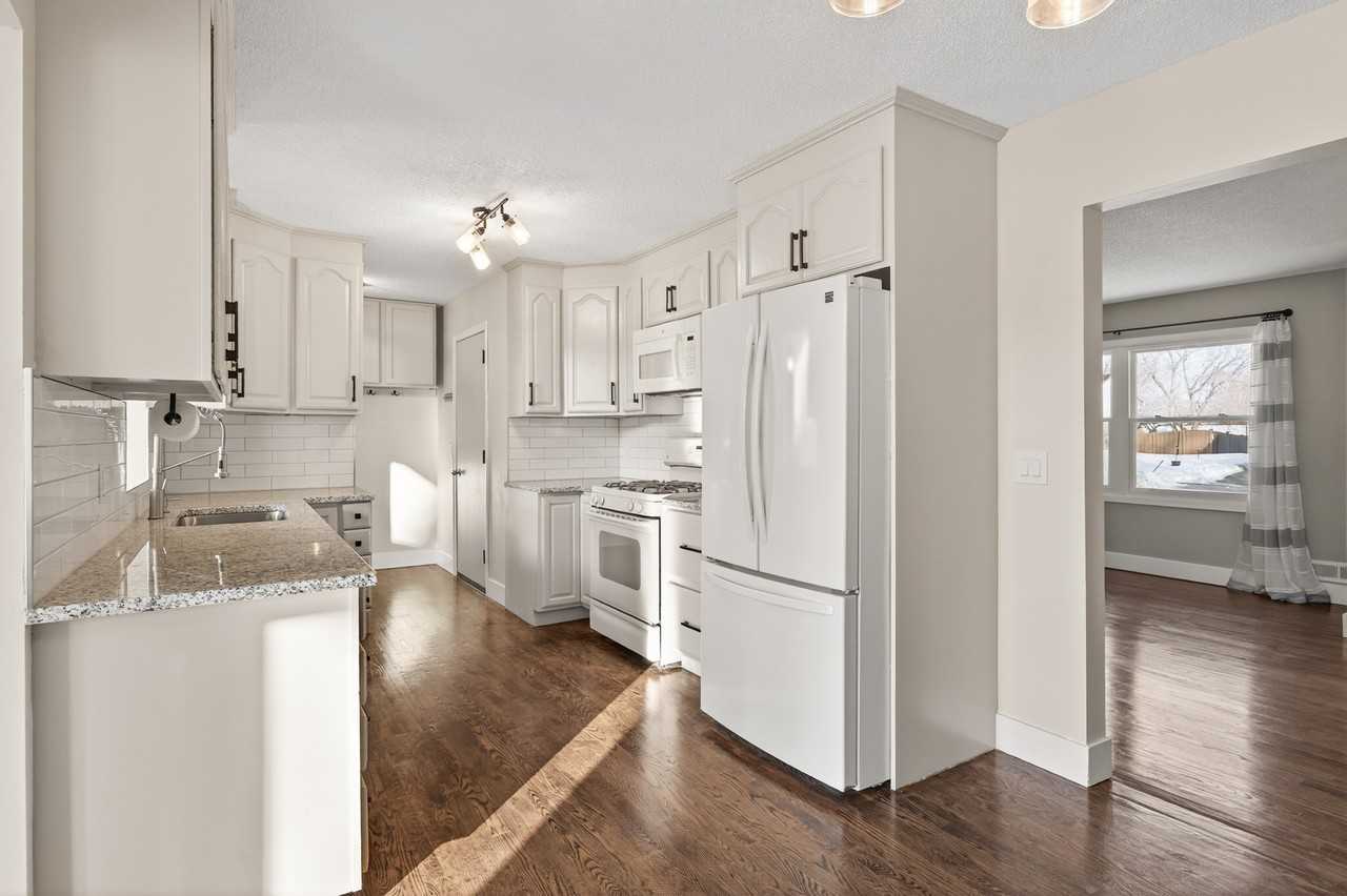 15350 Drexel Way - Photo 3 of 26