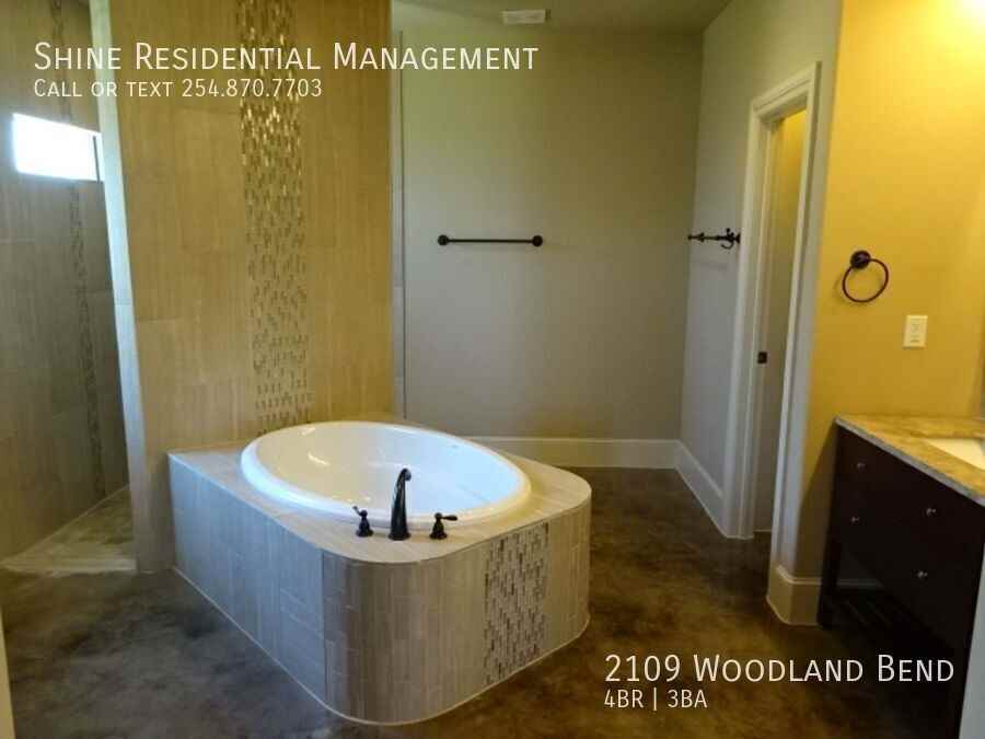 2109 Woodland Bend Rd - Photo 6 of 19