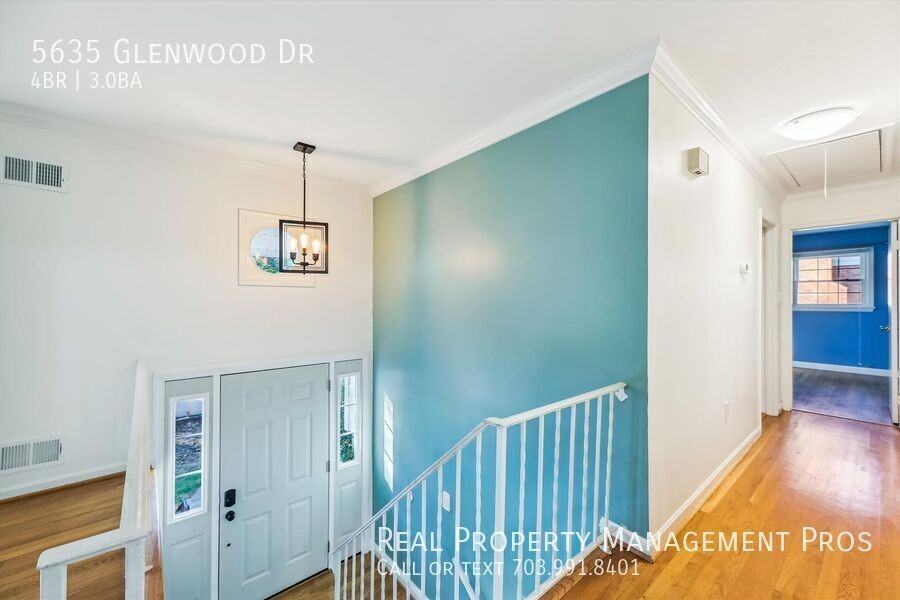 5635 Glenwood Dr - Photo 3 of 22