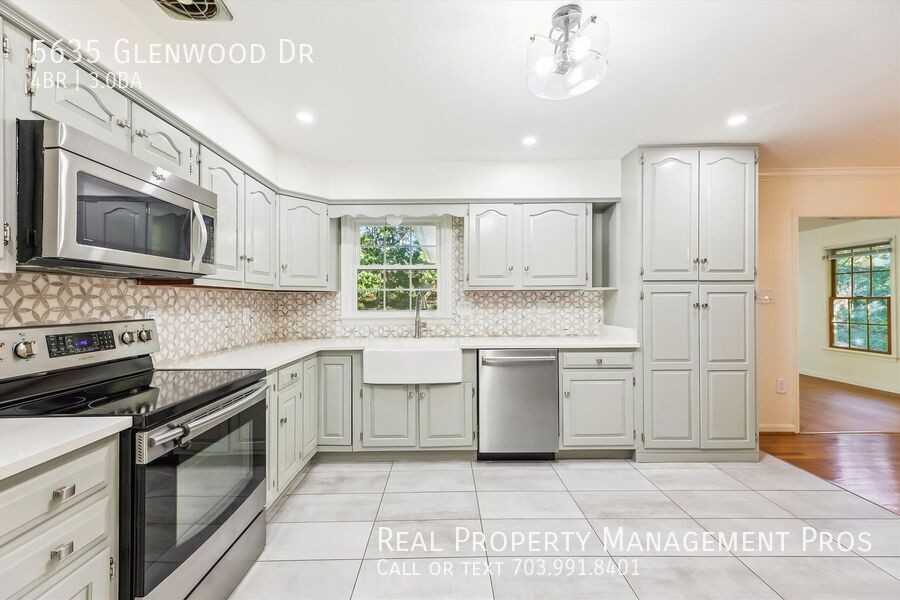 5635 Glenwood Dr - Photo 6 of 22