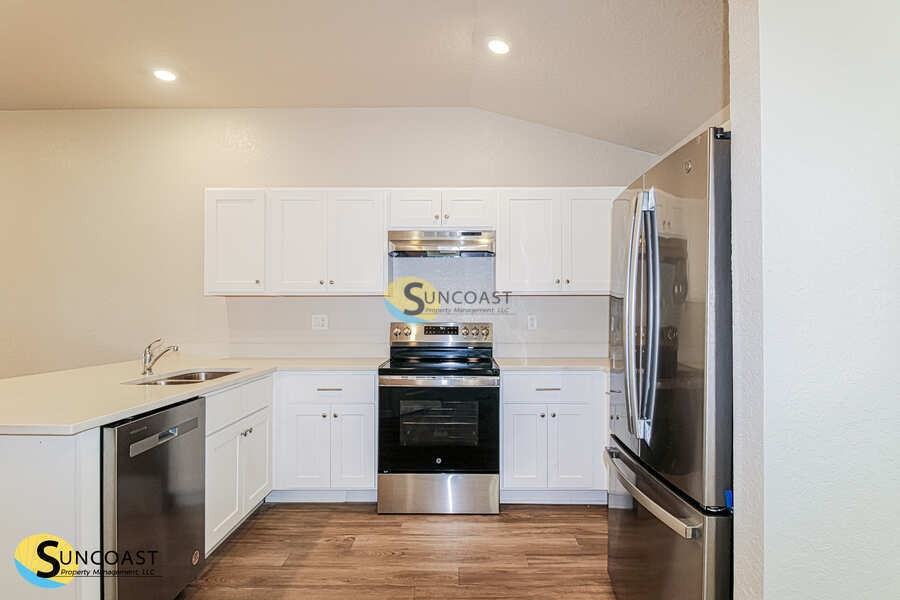 814 Spruce St - Photo 7 of 26