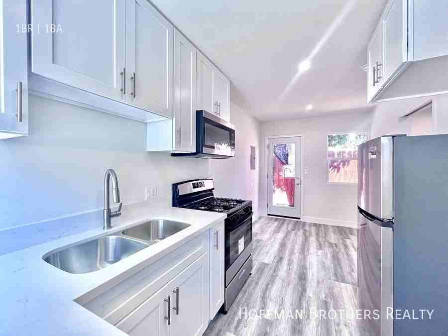 420 N Sierra Bonita Ave #1-4 - Photo 3 of 8