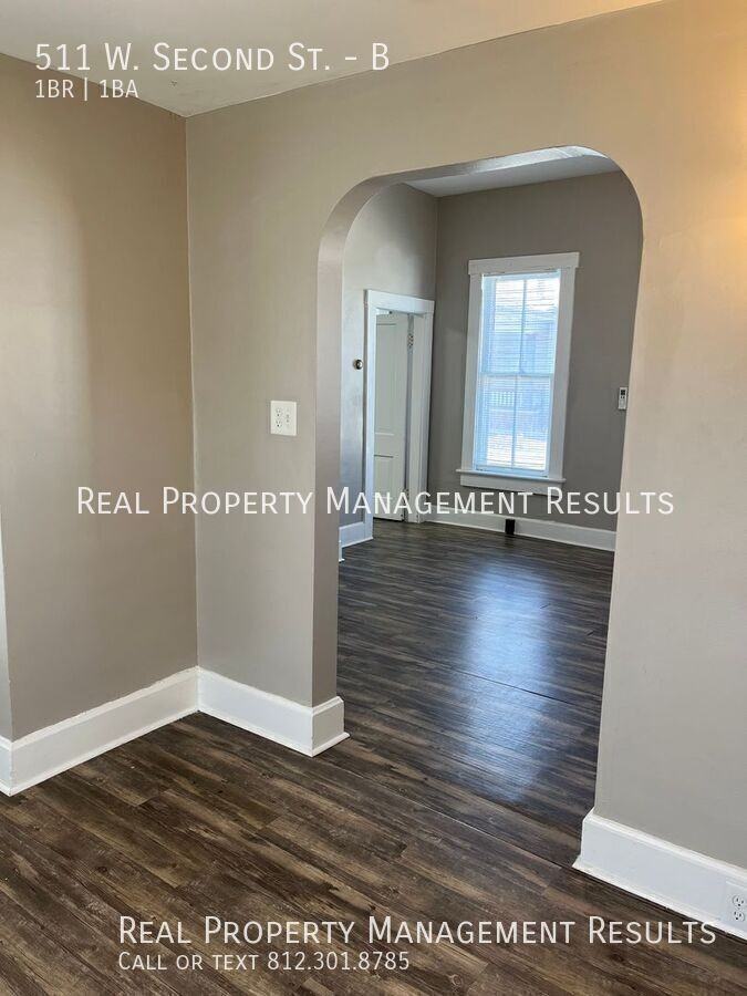 511 W 2nd St #B - Photo 4 of 13