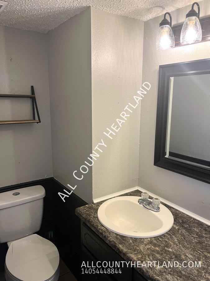 221 Jason Dr - Photo 3 of 12