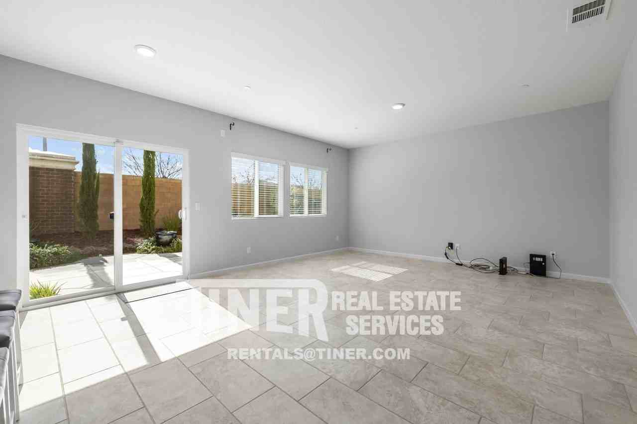 3001 Welton Cir - Photo 2 of 48