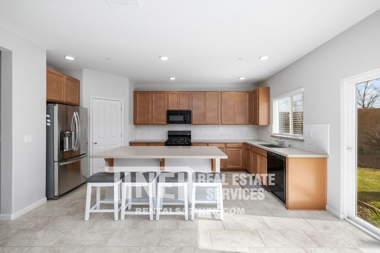 3001 Welton Cir - Photo 3 of 48