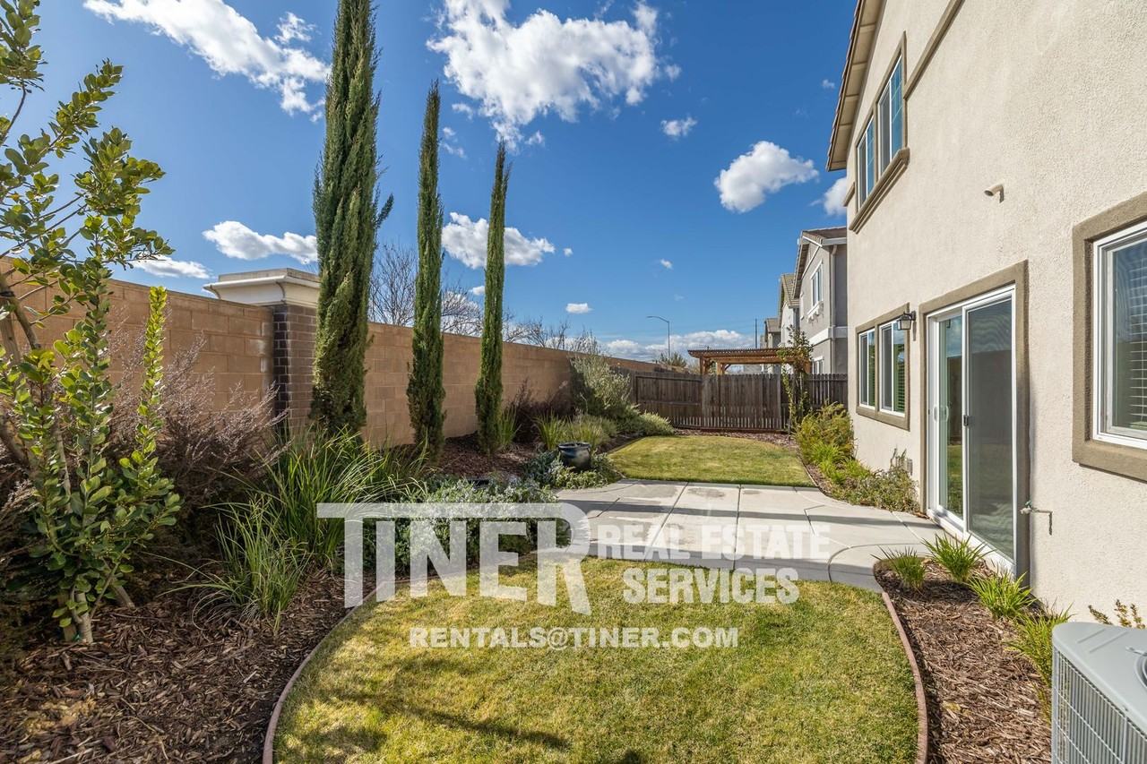 3001 Welton Cir - Photo 4 of 48