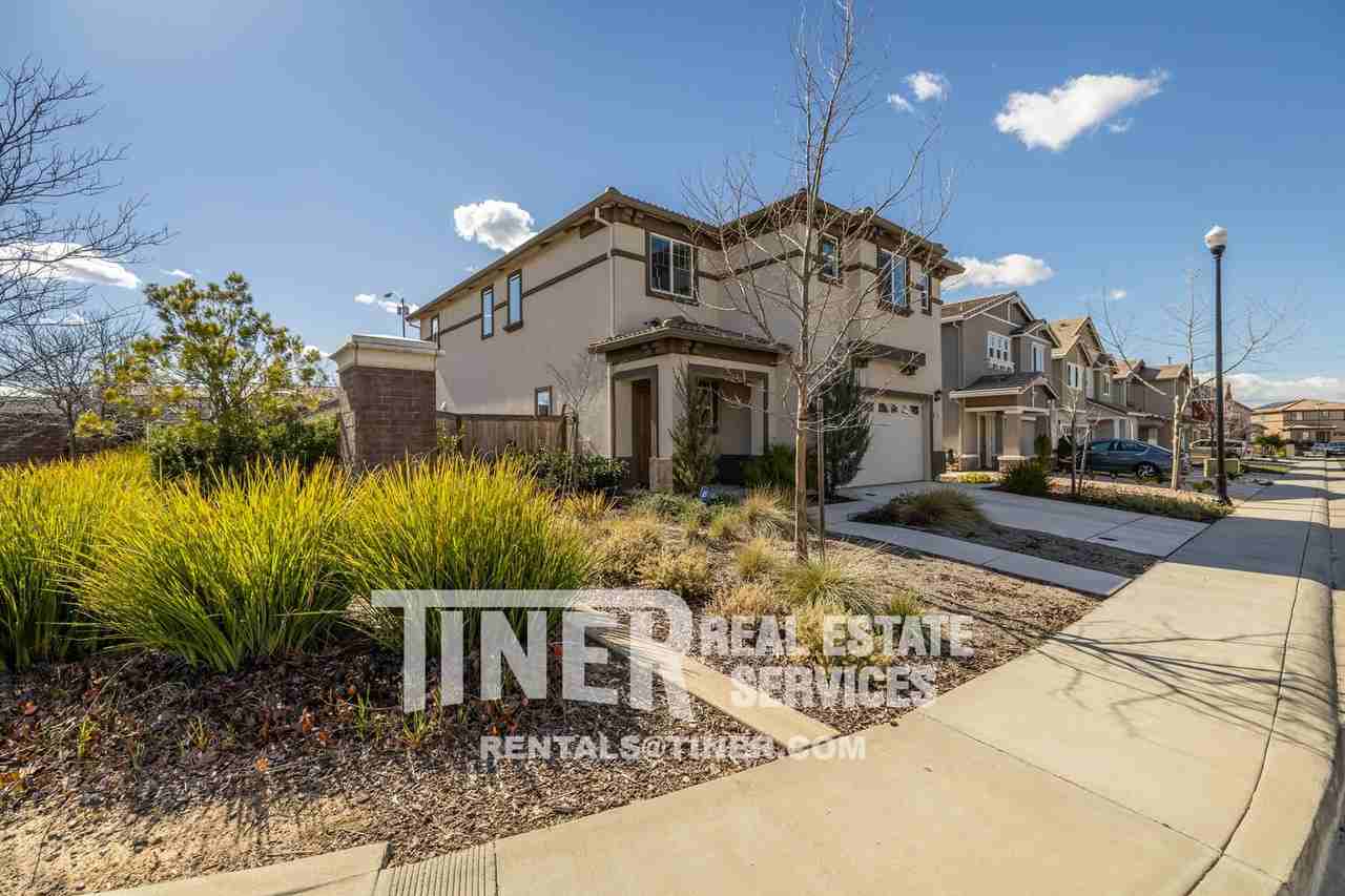 3001 Welton Cir - Photo 5 of 48