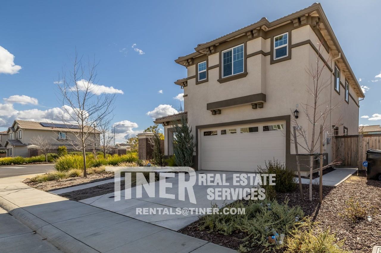 3001 Welton Cir - Photo 7 of 48