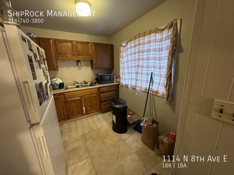 1114 N 8th Ave E - Photo 2 of 10