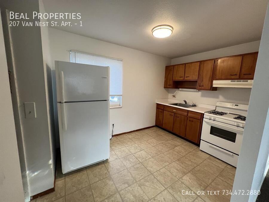 207 Van Nest St #1 - Photo 6 of 9