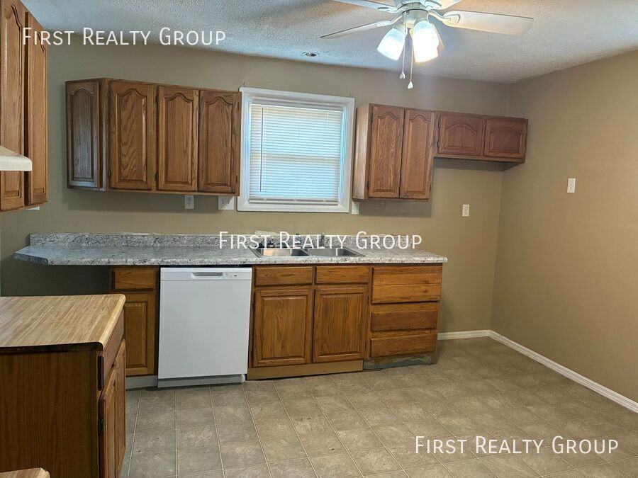 27 Stadia Dr - Photo 4 of 10