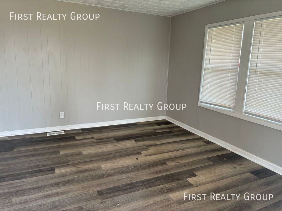 1671 Gummer Ave - Photo 2 of 5