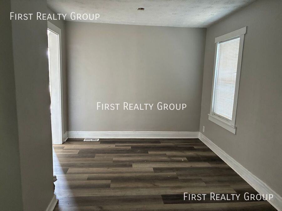 1671 Gummer Ave - Photo 3 of 5