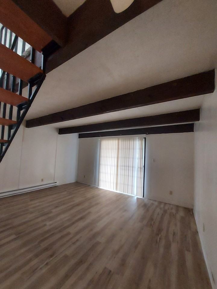 185 Buckingham St #D - Photo 2 of 7