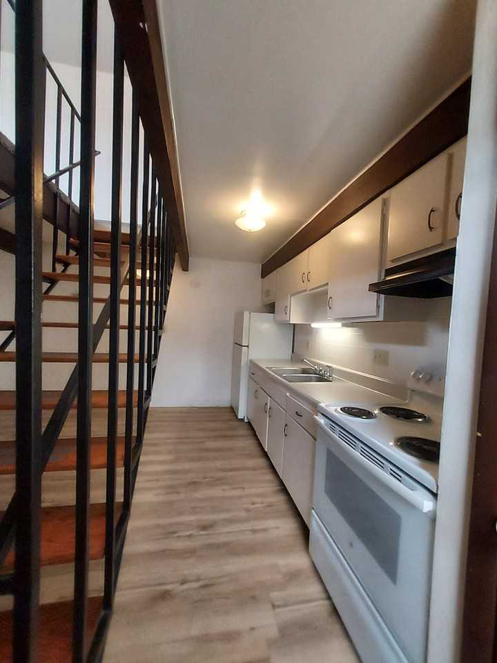 185 Buckingham St #D - Photo 3 of 7