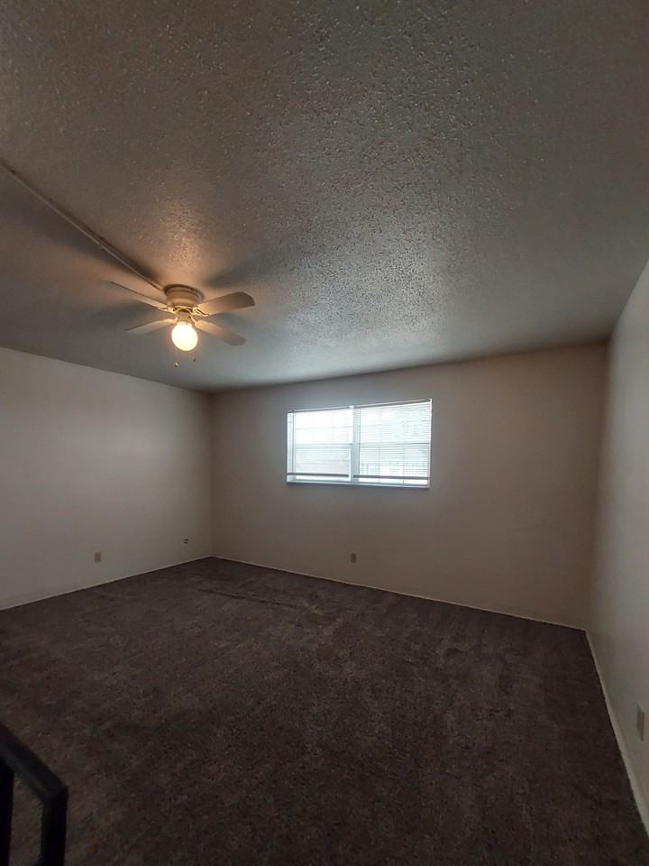 185 Buckingham St #D - Photo 4 of 7