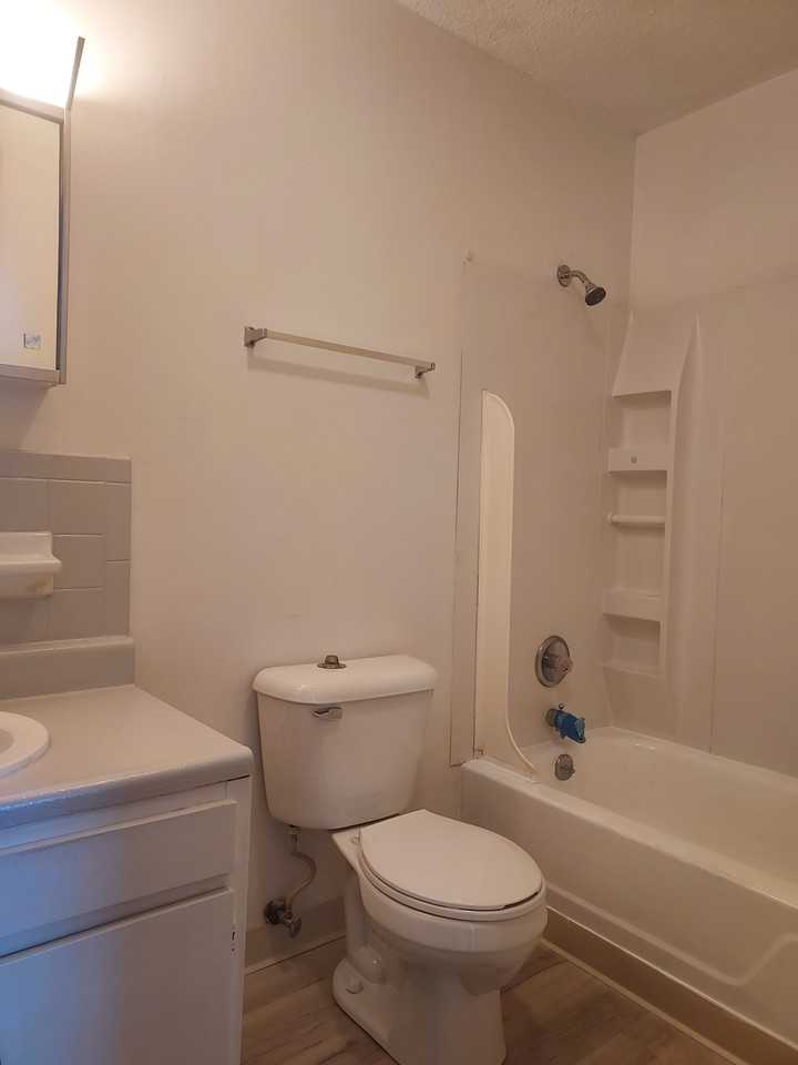 185 Buckingham St #D - Photo 5 of 7