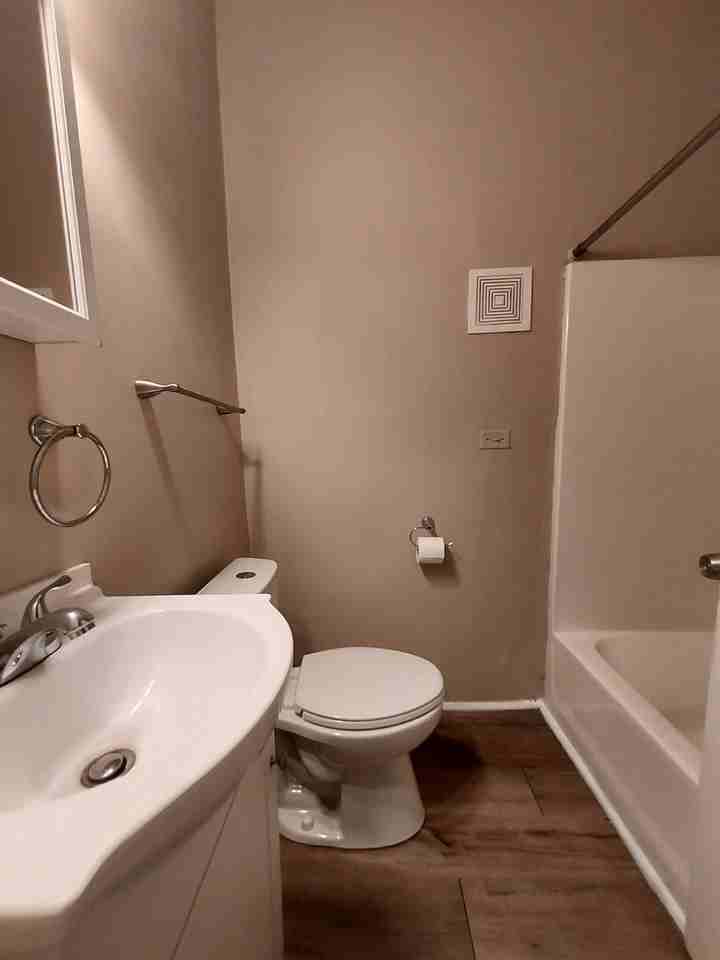 192 Union St - Photo 5 of 11