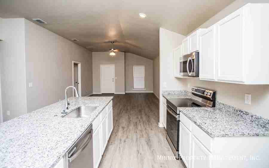 2005 Kenwood Ave - Photo 6 of 33