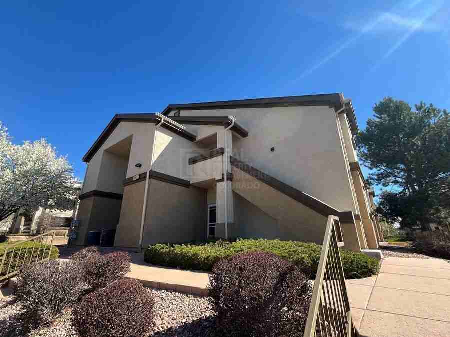 3927 Riviera Grv #203