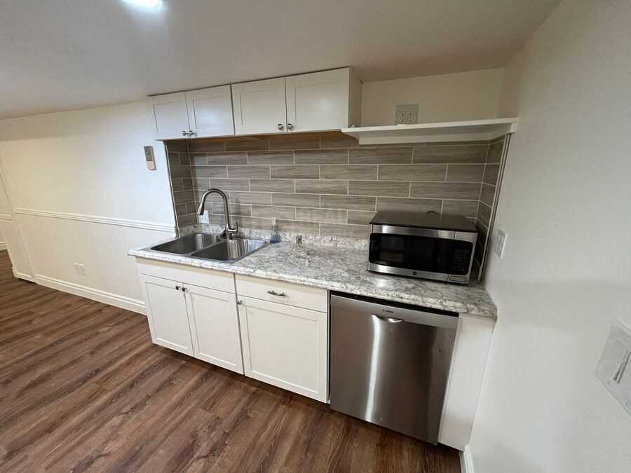 1400 38th Ave - Photo 3 of 16