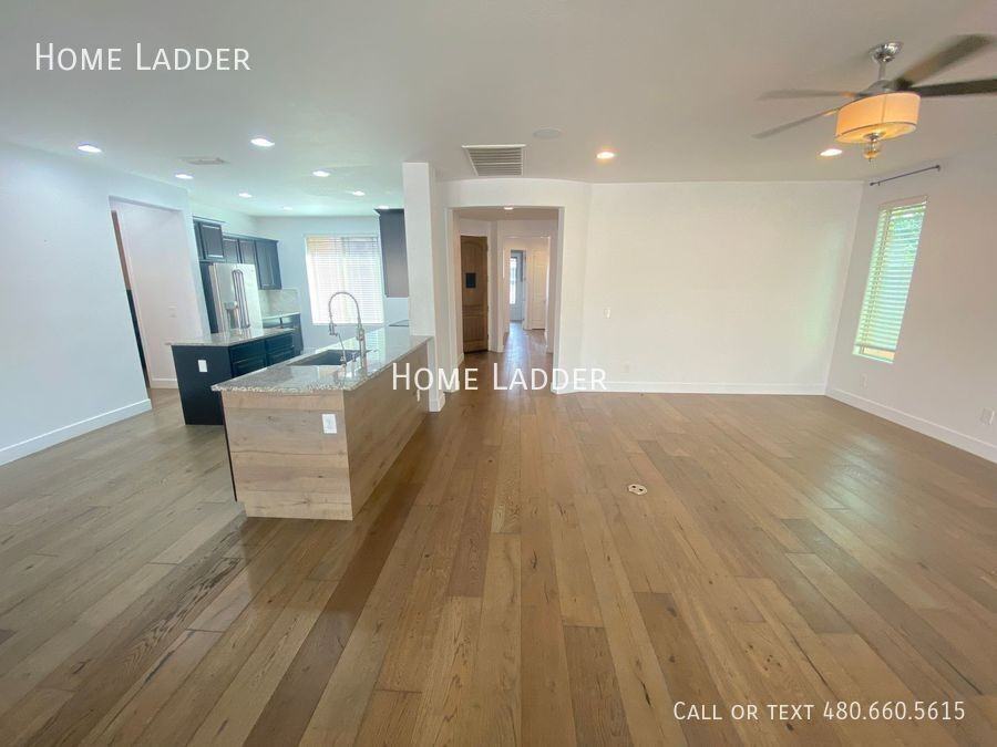 10754 W Whitehorn Way - Photo 4 of 33