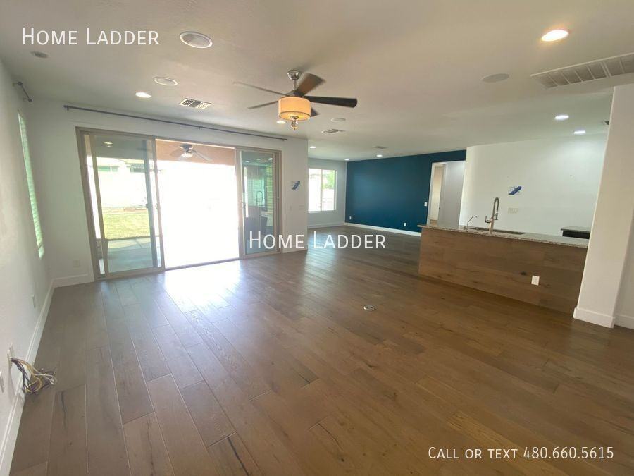 10754 W Whitehorn Way - Photo 5 of 33