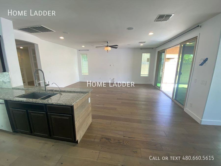 10754 W Whitehorn Way - Photo 6 of 33