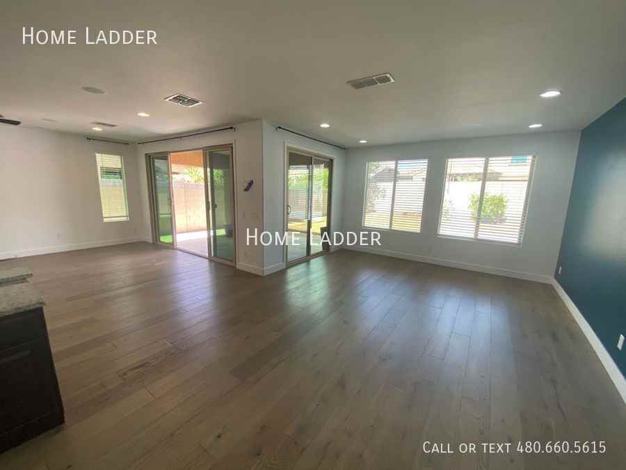 10754 W Whitehorn Way - Photo 7 of 33