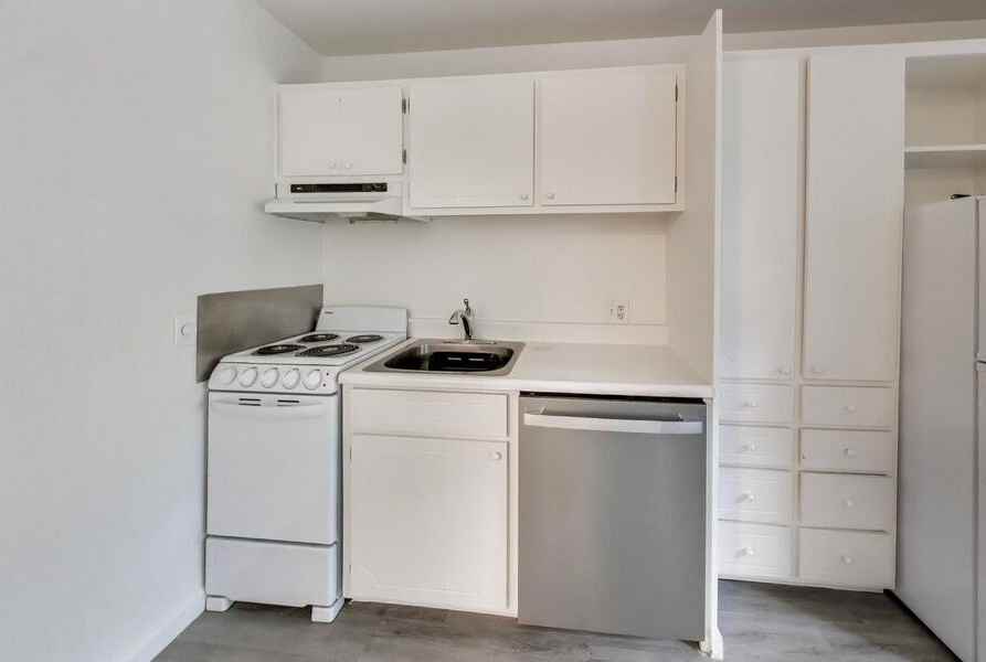 17 Devonshire Blvd #03 - Photo 2 of 17