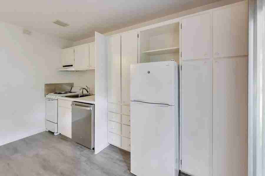 17 Devonshire Blvd #03 - Photo 3 of 17