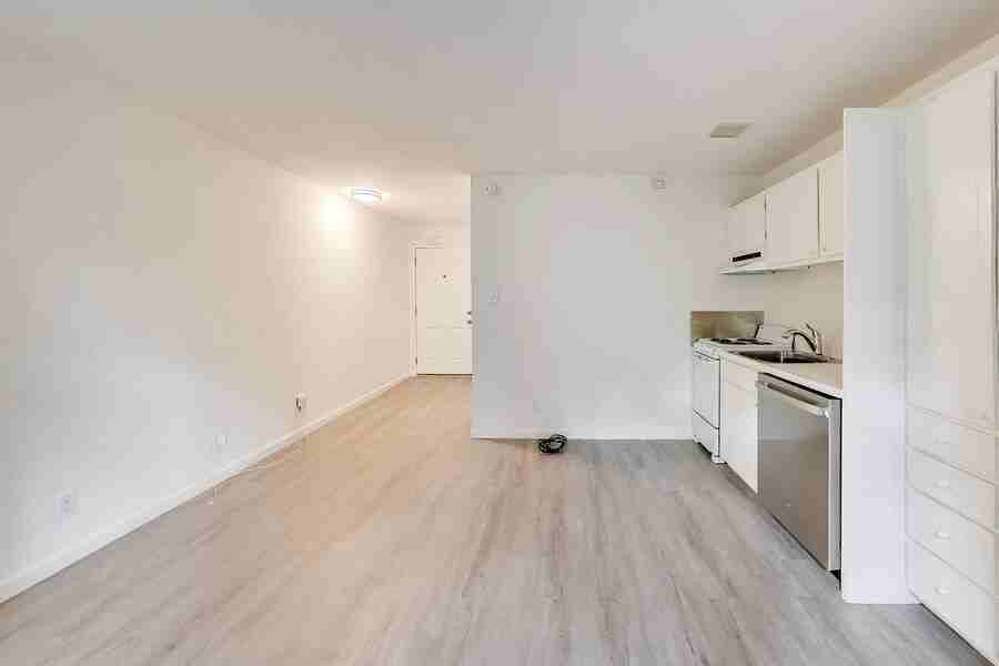 17 Devonshire Blvd #03 - Photo 5 of 17