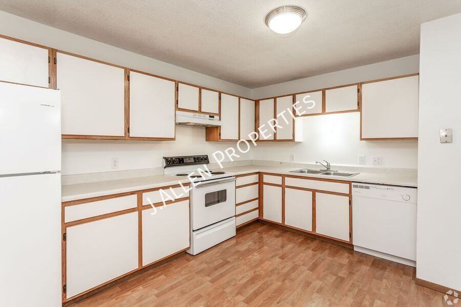 901 Syracuse Ave Bldg D #46 - Photo 3 of 8